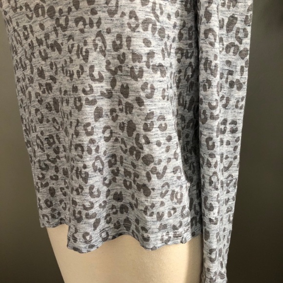 Rails Sami Heather Gray Leopard Print Top Linen S - Picture 14 of 16